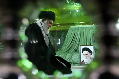 حضور رهبر انقلاب در مرقد مطهر امام خمینی(ره) و گلزار شهدا