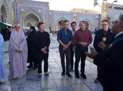 جمعی از استادان و دانشجویان کشور آلمان به حرم مطهر رضوی مشرف شدند