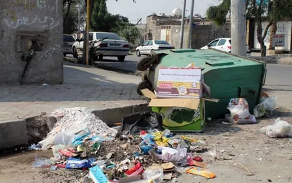 علت انباشت زباله در بومهن، انتقال زودهنگام آن&zwnj;ها به خیابان است!
