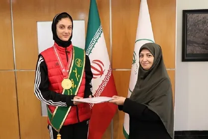 اعطای نشان سفیر محیط&zwnj; زیست به قهرمان تکواندوی دختران جهان