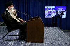 رهبر انقلاب: خیانت امارات دیر نخواهد پایید اما این لکه ننگ بر پیشانی آنها خواهد ماند / عزاداری محرم امسال در تاریخ ماندگار شد