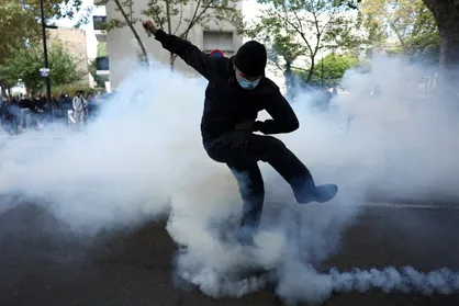 جرقه جدید اعتراضات در فرانسه با قطع&zwnj;شدن دست دانش&zwnj;آموز توسط پلیس