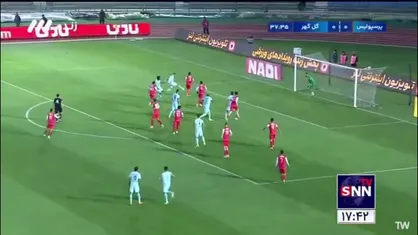 شوت خطرناک حامدی&zwnj;فر از بالای دروازه پرسپولیس به بیرون رفت