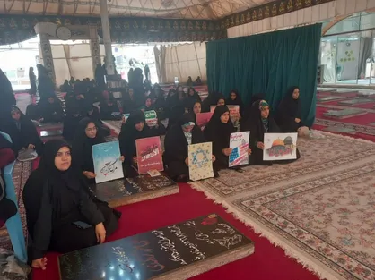 تجمع اساتید و دانشجویان دانشگاه فرهنگیان کرمان درگلزار شهدای بین&zwnj;المللی شهر کرمان