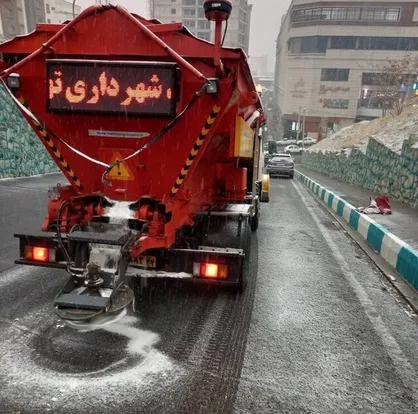 کاهش استفاده از نمک برای پاکسازی معابر تهران با استفاده از خودروی &laquo;فرچه برفروب&raquo;
