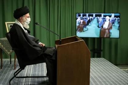 مداحی انتقادی به وضع معیشت مردم در حضور رهبرانقلاب