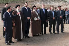 ملت شریف ایران با ابراز نگرانی مراتب وفاداری و قدردانی خویش نسبت به خادمان خود را بروز داده است