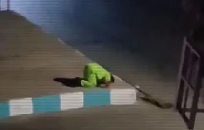 گاهی شهر را زیباتر می&zwnj;کند؛ گاهی دلش را...