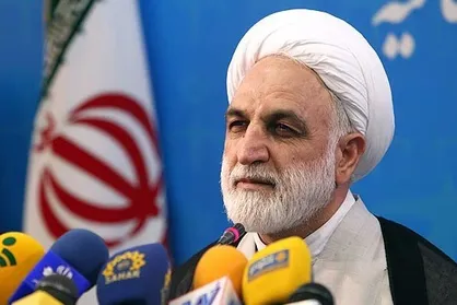 خوش&zwnj;باوری در مقابل آمریکا نباید تکرار شود