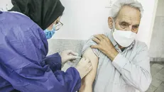 تزریق نخستین واکسن ایرانی اومیکرون به ۲۱۰ داوطلب