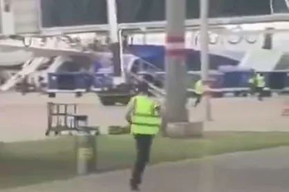 حادثه در فرودگاه چندیگار هند؛ آتش&zwnj;سوزی پاوربانک باعث تخلیه اضطراری هواپیما شد + فیلم