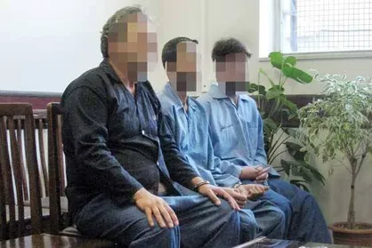 حکایت مرد میانسالی که مادرش را به آتش کشید