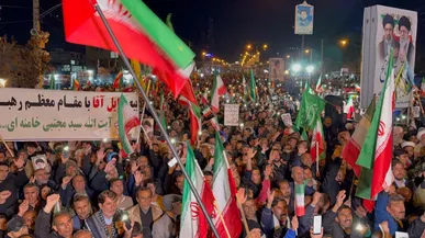 اعلام بیعت یاسوجی‌ها در اجتماع باشکوه شبانه خود با رهبر انقلاب+فیلم