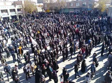 تجمع مردم چهارمحال و بختیاری در مقابل امامزاده دو خاتون شهرکرد