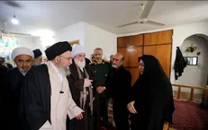  آیت‌الله نورمفیدی با خانواده شهید نیروی دریایی سپاه دیدار کرد