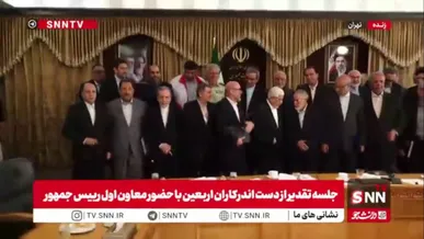 عکس یادگاری اعضای دولت در جلسه تقدیر از دست‌اندرکاران اربعین