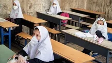 حفظ سلامت دانش آموزان دغدغه مهم والدین! / آیا وزارت آموزش و پرورش برنامه‌ای برای بازگشایی مدارس دارد؟