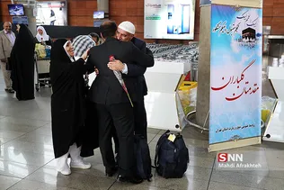 بازگشت اولین کاروان حجاج از سفر حج