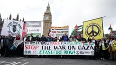 روزنامه تایمز: افکار عمومی انگلیس همبستگی بیشتری با فلسطینیان دارند
