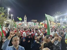 جهان بداند ما ابر قدرتیم/طنین فریاد اقتدار مردم رشت در هفتاد و سومین شب ایستادگی+فیلم