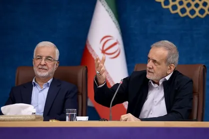 پزشکیان: در مذاکرات نه خوش&zwnj;بین هستیم نه بدبین/ سر دعوا نداریم اما زور و قلدری را هم نمی&zwnj;پذیریم