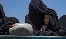 بازگرداندن ۱۶ زن و ۳۵ کودک تروریست‌های داعش از سوریه
