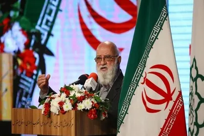 یک قبضه کلاشینکف و چند هزار جلد کتاب از شهید چمران باقی ماند