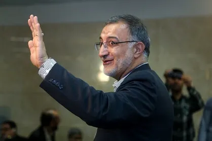 زاکانی: خطاهای زنگنه باید برای مسئولین در طول تاریخ عبرت شود/ ۱۳ میلیارد یورو تفاهم&zwnj;نامه با چین امضا کردیم +فیلم