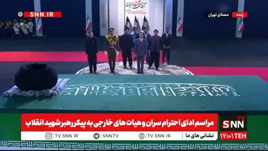 ادای احترام رئیس مجلس ملی پاکستان به پیکر رهبر شهید + فیلم