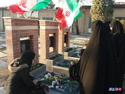 ۱۶ آذر نقطه عطف فعالیت&zwnj;های جنبش دانشجویی/ دانشجویان روز دانشجو را با حضور در مزار شهدا گرامی داشتند+ تصاویر