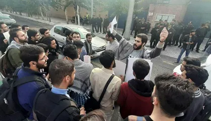 تجمع دانشجویان در اعتراض به سیاست&zwnj;های خصمانه انگلیس علیه مردم فلسطین