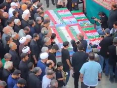 اقامه نماز بر پیکر مطهر شهدا به امامت آیت الله حسینی بوشهری تولیت حرم مطهر