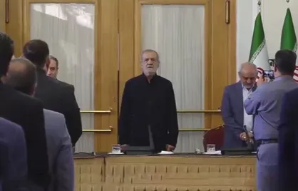 حضور پزشکیان در جمع معاونان و مدیران وزارت خارجه