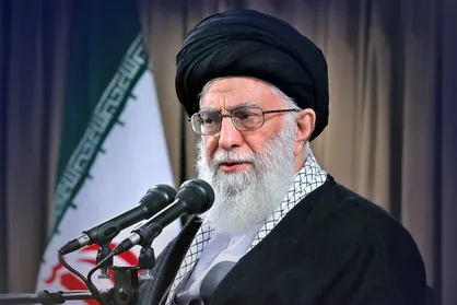 رهبر انقلاب در دیدار دست&zwnj;اندرکاران کنگره شهدای کاشان: صبر و شکر مادران شهدا، با ابزارهای هنری به تصویر کشیده شود +فیلم