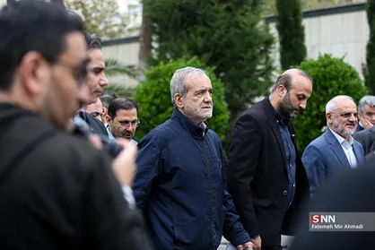 اعضای هیئت دولت در جمع خبرنگاران