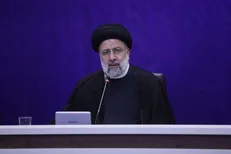 آقای رئیسی به بحران کمبود پزشک در کشور ورود پیدا کنید