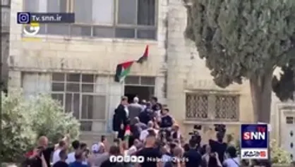 نصب پرچم فلسطین بر سر در خانه &laquo;شهیده شیرین ابوعاقلة&raquo;