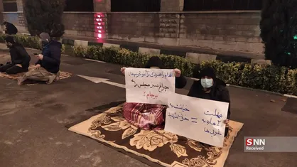 تجمع دانشجویان از شب گذشته تاکنون مقابل مجلس ادامه دارد / درخواست برای لغو نظارت&zwnj;های هسته&zwnj;ای و اخراج بازرسان آژانس