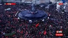 ببینید| تصاویر هوایی از حضور پرشور مردم در تشییع امام شهید در میدان انقلاب تهران