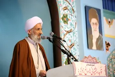 ملت ایران هم‌صدا و پشت رهبر خود ایستاده‌اند