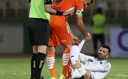 مسلمان کاپیتان ذوب&zwnj;آهن در مقابل پرسپولیس