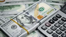 قیمت دلار امروز 1404 ؛ کف قیمت 82 هزار تومان و کاهش نیمروزی