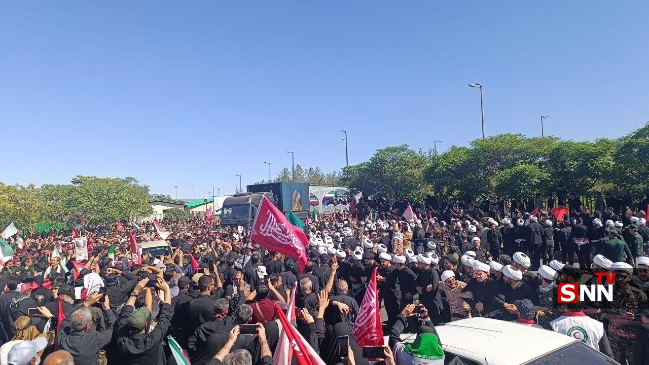 صحن امام رضا چشم به راه پیکر مطهر قائد امت/ دیار خراسان یک صدا رنگ خونخواهی گرفت + فیلم صحن امام رضا چشم به راه پیکر مطهر قائد امت/ دیار خراسان یک صدا رنگ خونخواهی گرفت + فیلم