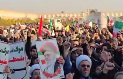 همزمانی شلیک موشک با نوای مرگ بر آمریکای مردم اصفهان