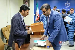 هفتمین جلسه رسیدگی به اتهامات هادی رضوی و احسان دلاویز و دیگر متهمان بانک سرمایه