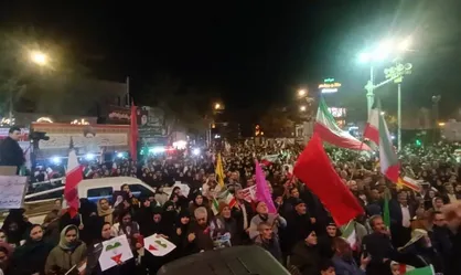 سیل جمعیت مردم بجنورد با نوای &laquo;بزن که خوب می&zwnj;زنی&raquo;+فیلم