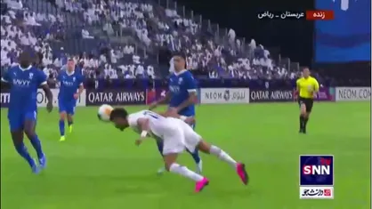 ضربه سر رامین رضاییان به تیرک دروازه الهلال برخورد کرد