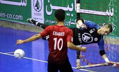 پیروزی آذرخش و ادامه صدر نشینی مس با برد پرگل برابر هیئت قم