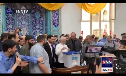 سعید جلیلی نامزد چهاردهمین دوره انتخابات ریاست جمهوری با حضور در مسجد امام حسن مجتبی(ع) محله مشیریه رای خود را به صندوق انداخت