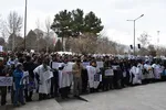 تجمع دانشجویان کرمانشاهی در فرودگاه شهید اشرفی